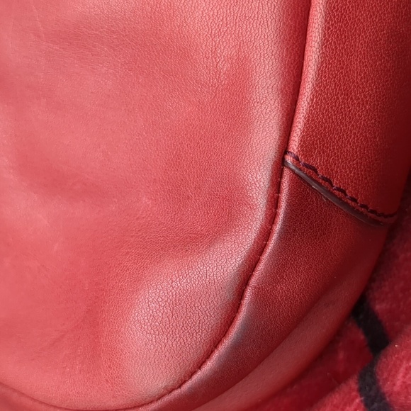 Calvin Klein red leather bag - Picture 5 of 16